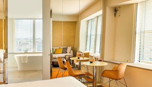 Junior King Suite with City and Eiffel Tower View View