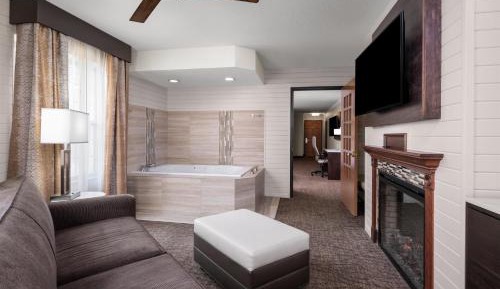 King Suite with Fireplace with Spa Bath - Non-smoking