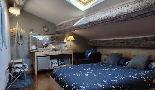 Deluxe Double Room with Private Bathroom