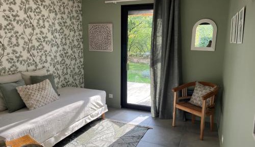 Deluxe Room (2 Adults + 1 Child)