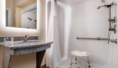 King Suite - Accessible/Non-Smoking