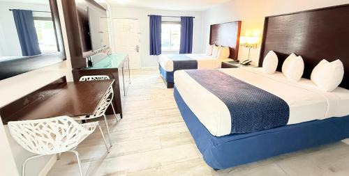 Queen Room with Two Queen Beds (4 Person Max Occupancy)