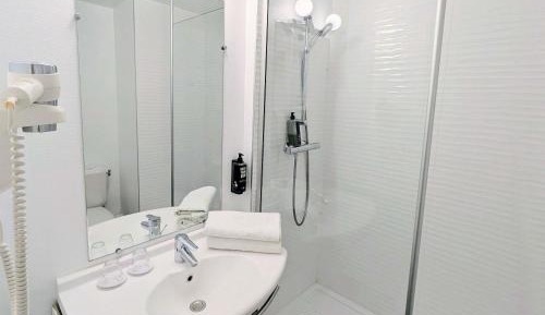 Standard Room with 1 Double and 1 Single Bed