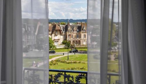 Classic Double Room with Garden View