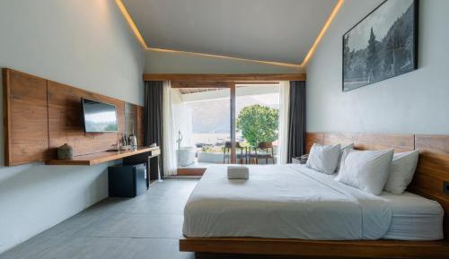 Deluxe Double or Twin Room with Garden View