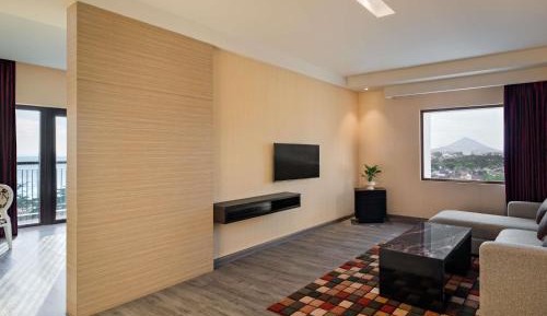 Executive King Suite with Sofa