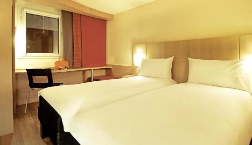 Accessible Room with Two Single Beds