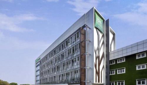 Standard Queen Room with Free scheduled shuttle to nearest mall