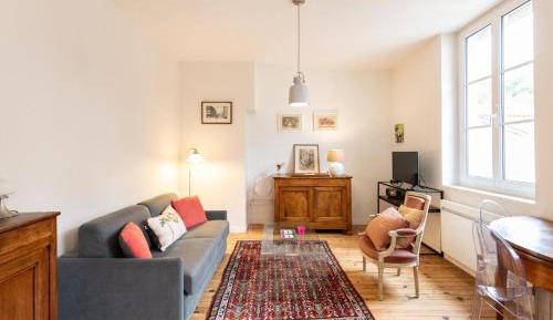 One-Bedroom Apartment with City View