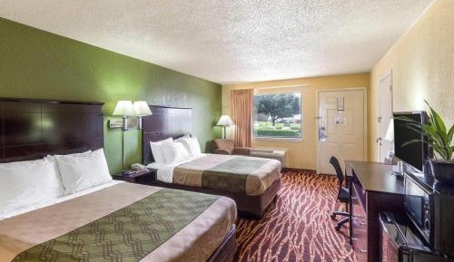 Queen Room with Two Queen Beds - Smoking