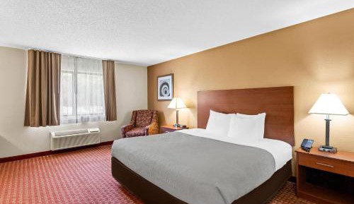 Standard King Room - Non-Smoking 