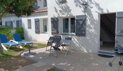Holiday Home (4 Adults)