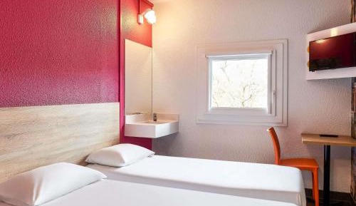 Side-Car Room with Shared Bathroom/WC