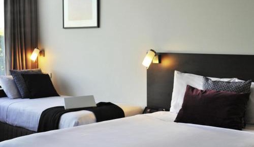 Superior Room with Queen Bed and Single Bed 