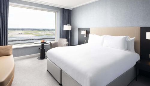 Luxury Queen Room with View - Lounge Access