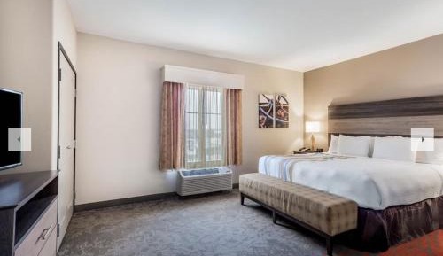 Deluxe King Suite
