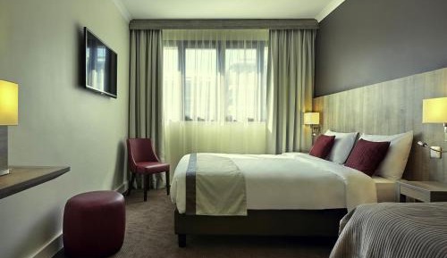 Classic Room with 1 double bed and twin beds