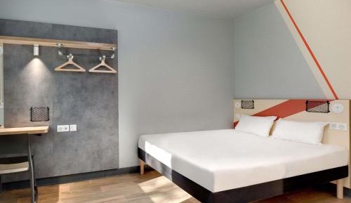 Standard Room with Large Bed