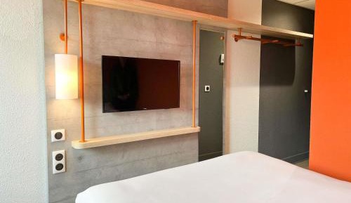 Standard Triple Room with One Double and One Single Bed