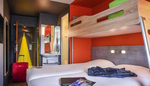 Triple Room with Two Singles beds and Extra Bed