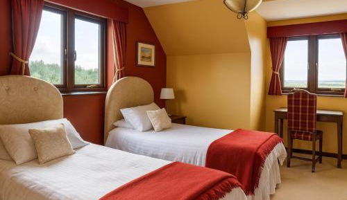 Twin Room with Private Bathroom