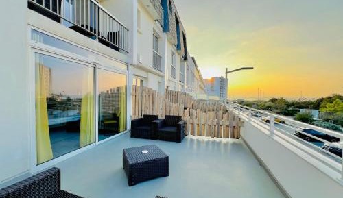 Family Room with Terrace and Sea View
