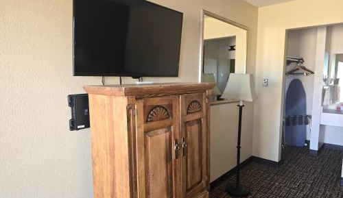 Queen Room with Mountain View - Non-smoking