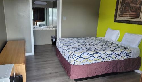 Deluxe King Room