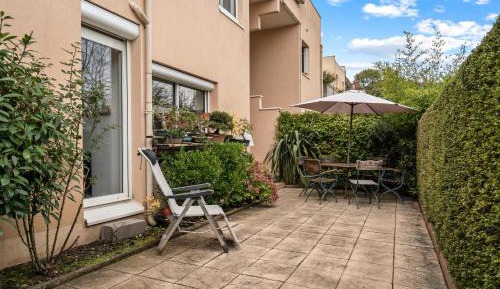Two-Bedroom Deluxe Apartment with Garden View