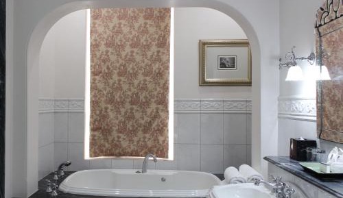 Queen Room with Spa Bath