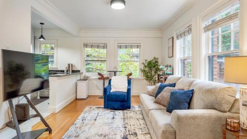 One-Bedroom Apartment with City View