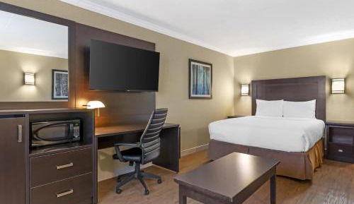 Queen Room – Queen Bed with Sofa Bed Second Floor