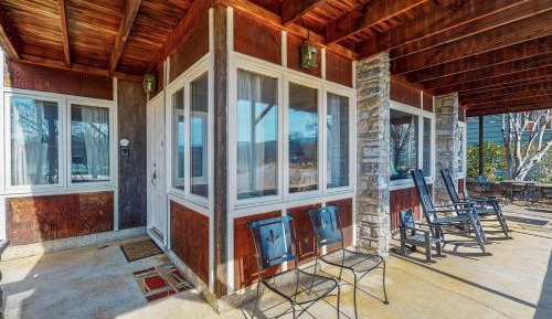 Three-Bedroom Vacation Home 