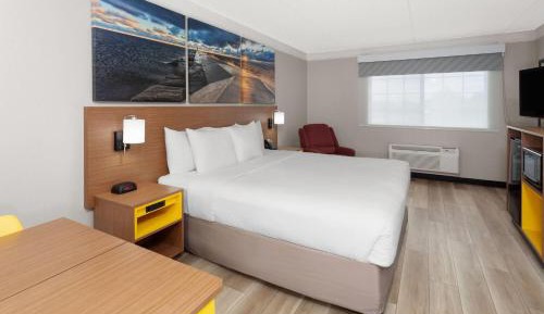 Deluxe King Room - Non-Smoking