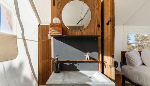 Deluxe with Kids Tent