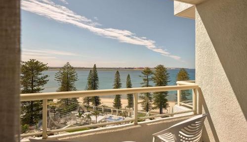 Deluxe King Room with Bay View