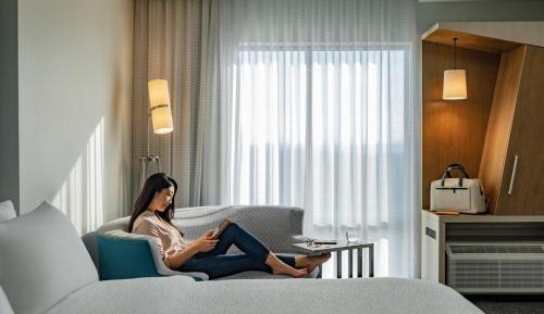 Queen Room with Mountain View