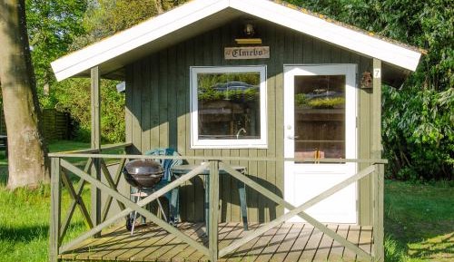 Economy Cottage with Shared Bathroom