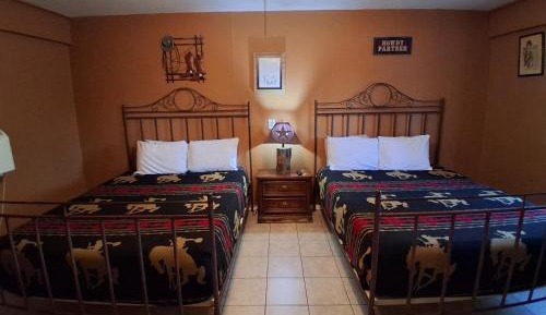 Deluxe Queen Suite