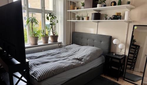 Studio Apartment with One Double Bed