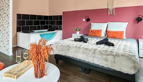 Studio with Spa Bath