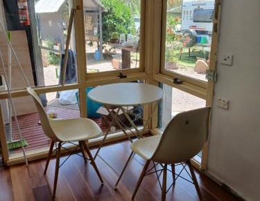 Rose Retreat with shared bathroom