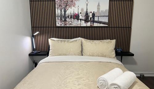 Standard Queen Room