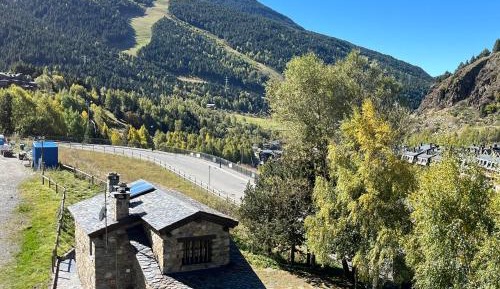 Three-Bedroom Apartment with Mountain View