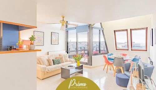 Four-Bedroom Apartment with Balcony 