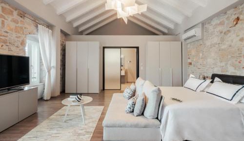 Luxury Harbor Suite
