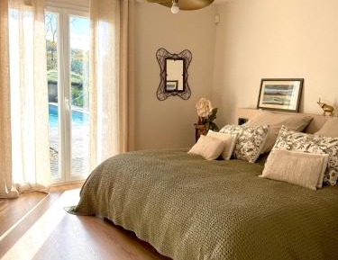 King Suite with Pool View