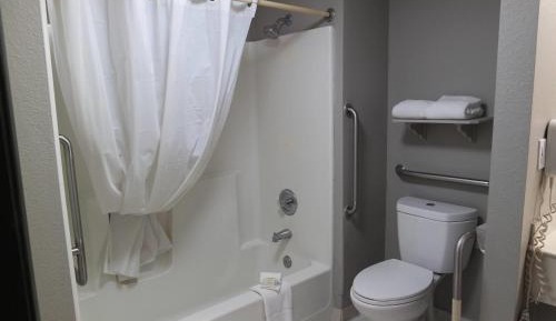 King Room with Bathtub w/Grab Bars - Mobility Accessible/Non-Smoking