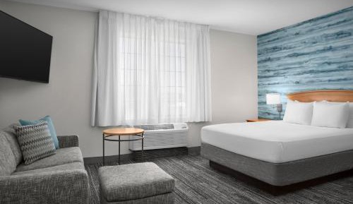 Queen Studio with Sofa Bed - Hearing Accessible