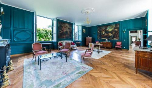 Seven-Bedroom Holiday Home